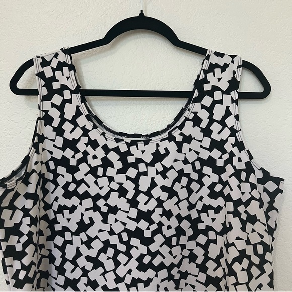 2/$30 Chico's Graphic Tank in Black and White SZ 3 Chico's= XL 16 - Picture 2 of 10